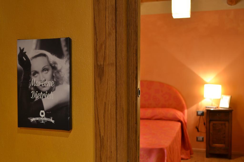Holiday Home Ca' Del Cinema Mombercelli Стая снимка